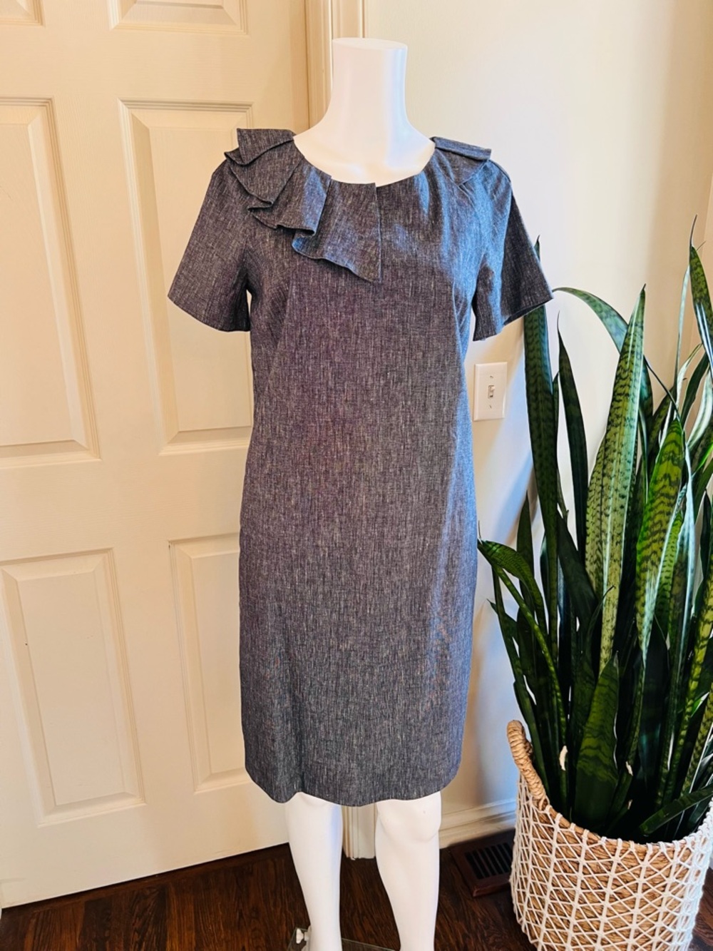 Banana Republic Shift Dress Size 4 Ruffle Neck Short Sleeve Pockets Workwear